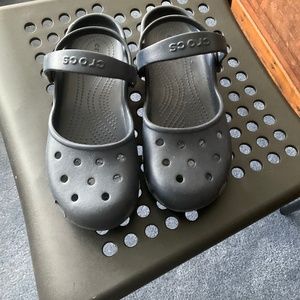 Mary Jane Crocs gently used size 6 Navy blue